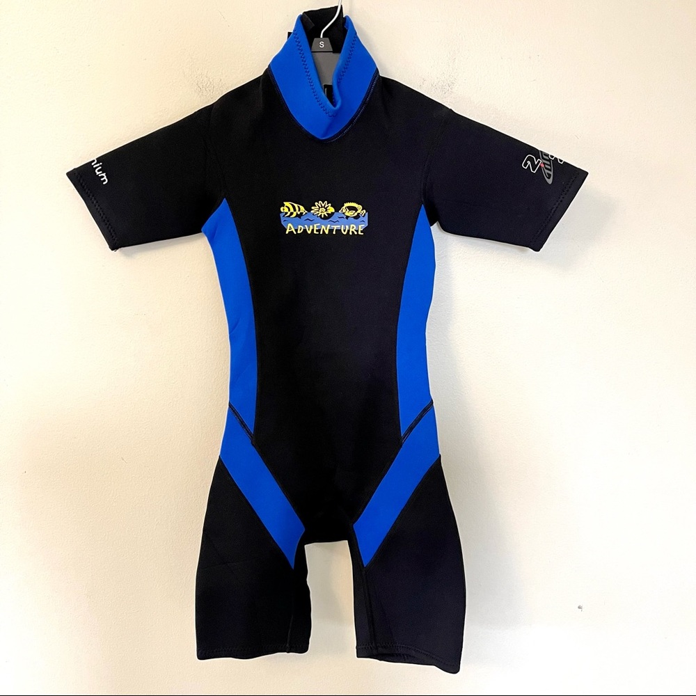 Tilos Youth Black/Blue Back Zip Wetsuit Size 8 New Without Tag.